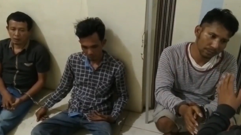 Teler Usai Pesta Sabu, 2 Pria di Tanah Datar Santai saat Ditangkap Polisi