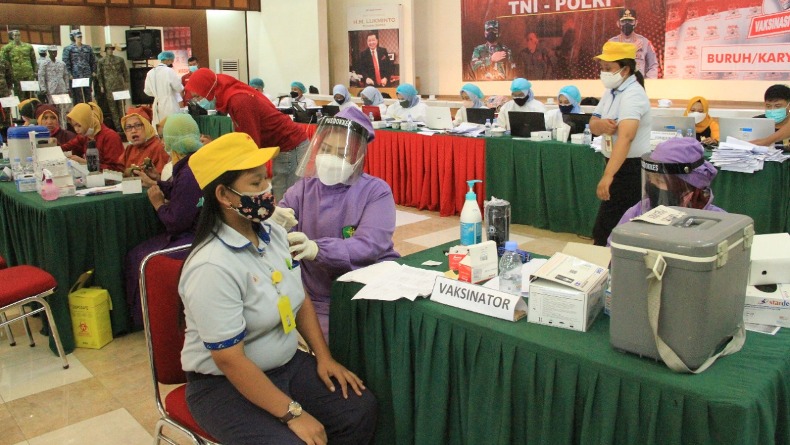 Vaksinasi Covid-19 di Sukoharjo Dikebut, Ribuan Buruh Disuntik Vaksin Moderna 