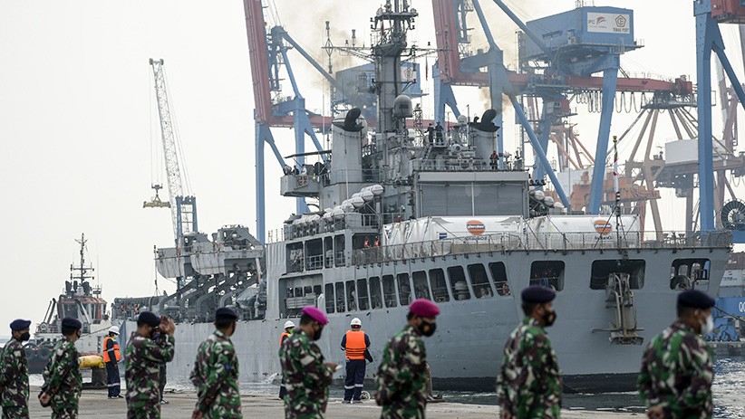 Kapal Perang Angkatan Laut India Merapat, Bawa Bantuan Oksigen untuk Indonesia - Bagian 2