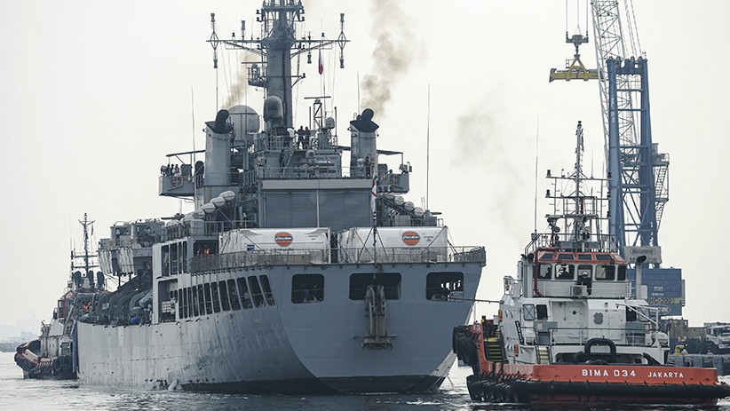 Kapal Perang Angkatan Laut India Merapat, Bawa Bantuan Oksigen untuk Indonesia - Bagian 3