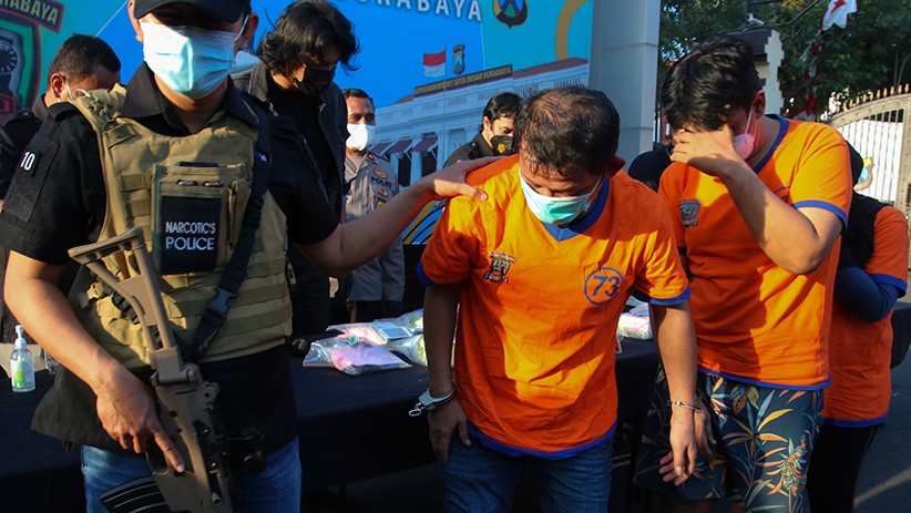 Polrestabes Surabaya Tangkap Tersangka Pengedar 13,4 Kg Sabu - Bagian 2
