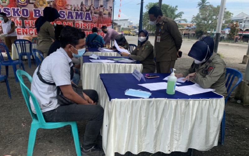 Pengendara Tak Pakai Masker Melintas di Paringin Langsung Dites Antigen