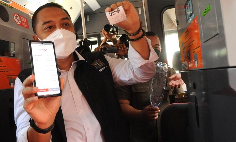 title Naik Suroboyo Bus Kini Lebih Mudah, Bisa Bayar Pakai Uang Elektronik Naik Suroboyo Bus Kini Lebih Mudah, Bisa Bayar Pakai Uang Elektronik