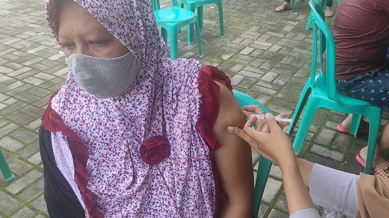 TNI-Polri Vaksinasi Moderna Masyarakat Umum di Museum Timah