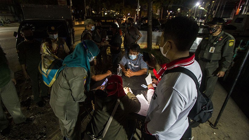 Kota Banjarmasin PPKM Level 4, Warga Tes Cepat Antigen untuk Lewati Pos Penyekatan - Bagian 3