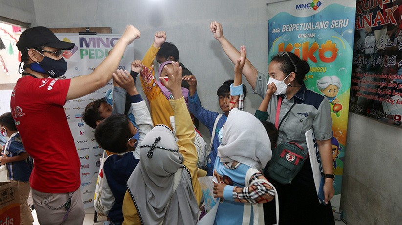 MNC Peduli dan MNC Animation Hibur Anak-Anak Kampung Lio Depok dengan Mewarnai KIKO - Bagian 3