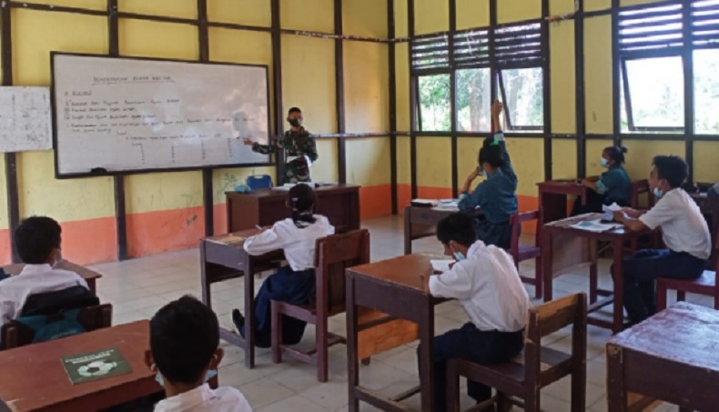 Tenaga Pendidik Terbatas, Anggota TNI Jadi Guru di Perbatasan RI-Malaysia