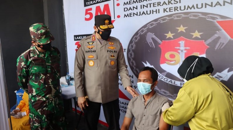 title Kapolda Aceh dan Pangdam Iskandar Muda Tinjau Vaksinasi Massal di Taman Budaya Kapolda Aceh dan Pangdam Iskandar Muda Tinjau Vaksinasi Massal di Taman Budaya