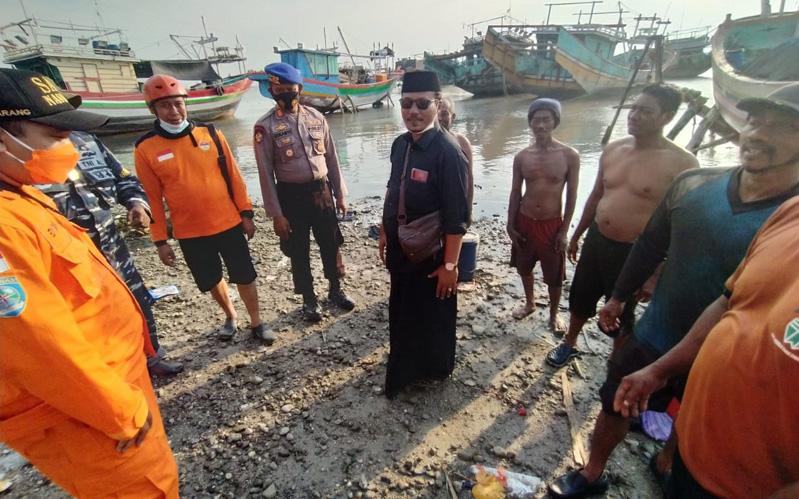 title Sempat Hilang di Perairan Bonang Rembang, 5 Nelayan Kembali dengan Selamat Sempat Hilang di Perairan Bonang Rembang, 5 Nelayan Kembali dengan Selamat