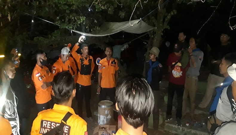 Pencari Kroto yang Hilang di Hutan Cikampek Karawang Ditemukan Lemas dan Luka-luka