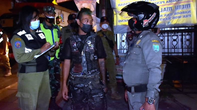 Belasan Anak Punk Diangkut Tim Gabungan saat Operasi Yustisi di Salatiga  