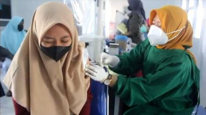 Vaksinasi Covid-19, Begini Reaksi Pelajar di Grobogan saat Takut Jarum Suntik 
