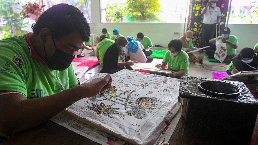 Penyandang Disabilitas Belajar Membuat Batik Betawi - Bagian 1