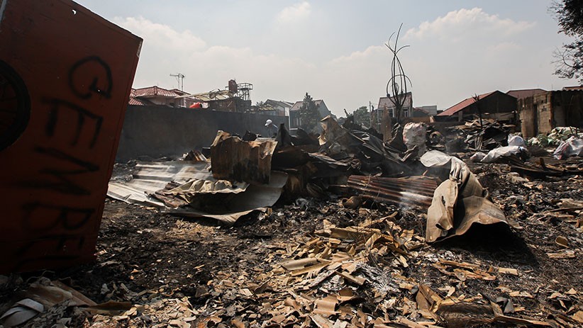 Sisa Kebakaran Lapak Barang Bekas dan Rumah Seluas 3.000 Meter di Pondok Gede - Bagian 3