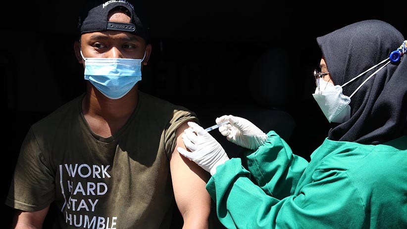 Mobil Vaksin Keliling Jemput Warga dari Kelurahan hingga Tempat Wisata - Bagian 2