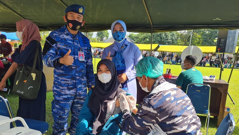 Lanud ZAM Gelar Vaksinasi Massal di Mataram, Warga Antusias hingga Lebihi Target