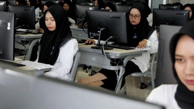 title Ingat, Peserta SKD CPNS Wajib Berkemeja Putih dan Bawahan Hitam Ingat, Peserta SKD CPNS Wajib Berkemeja Putih dan Bawahan Hitam