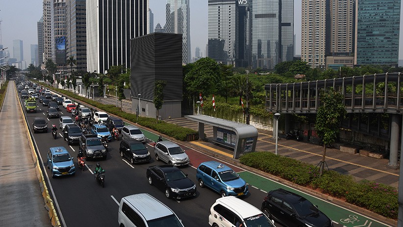 Suasana Lalu Lintas Kota Jakarta Kembali Macet - Bagian 2