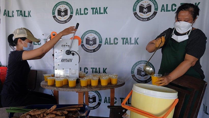 Membuat Jamu Khas Bali untuk Meningkatkan Imunitas - Bagian 2