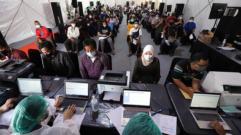 Hari Terakhir Sentra Vaksinasi MNC Peduli, Warga Berdatangan ke MNC Studios - Bagian 1