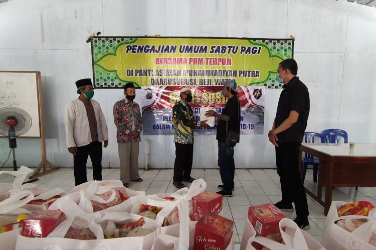 Polda DIY Bagikan Sembako ke Panti Asuhan dan Warga Miskin di Kulonprogo