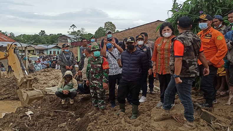 Bupati dan Wabup Karo Terjun ke Lokasi Longsor di Kabanjahe