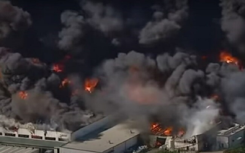 title 16 Orang Tewas Hirup Zat Beracun akibat Pabrik Kimia Terbakar 16 Orang Tewas Hirup Zat Beracun akibat Pabrik Kimia Terbakar