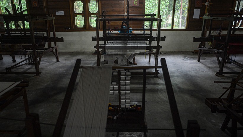 Melihat Pembuatan Kain Tenun Seharga Rp3,5 Juta per Meter - Bagian 3