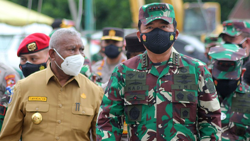 Panglima TNI dan Kapolri Cek Progres Vaksinasi di Papua Barat - Bagian 2