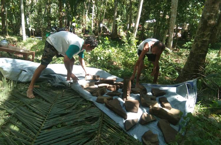 title Batuan Kuno di Makam Ledhek Simplek akan Diteliti Tim Ahli Cagar Budaya Batuan Kuno di Makam Ledhek Simplek akan Diteliti Tim Ahli Cagar Budaya