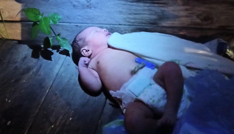 title Warga Kampung Alur Cincin Geger, Bayi Ditemukan di Pos Sumbangan Warga Kampung Alur Cincin Geger, Bayi Ditemukan di Pos Sumbangan