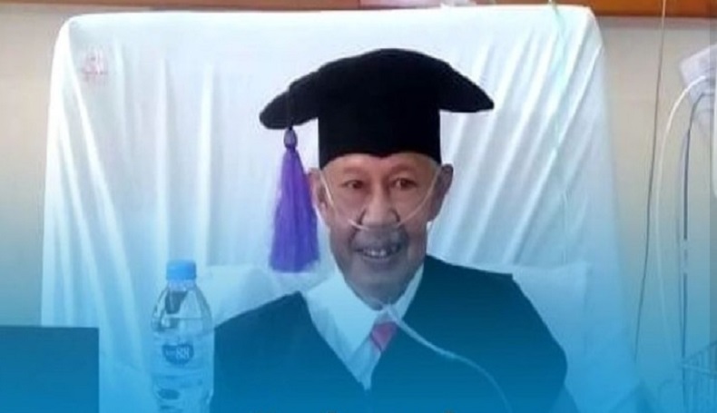 title Viral, Dosen Unpad Hadiri Sidang Mahasiswa dengan Hidung Terpasang Selang Oksigen Viral, Dosen Unpad Hadiri Sidang Mahasiswa dengan Hidung Terpasang Selang Oksigen