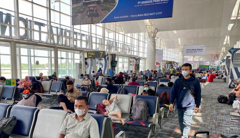 Mendarat Darurat, Ratusan Penumpang Batik Air Kelaparan di Kualanamu