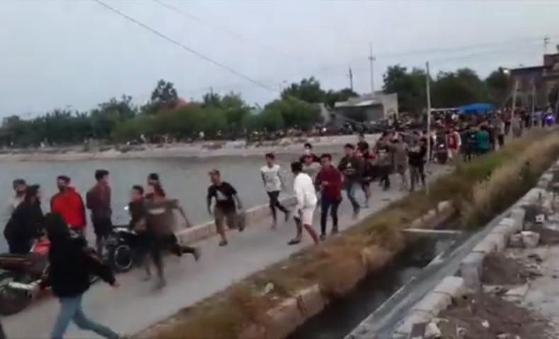 Puluhan Remaja Terlibat Tawuran di Waduk Kalimati Mojokerto, 1 Orang Terluka 