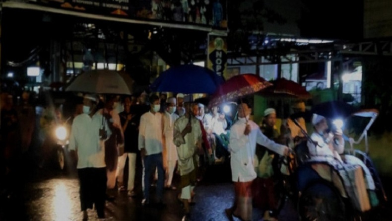 Tolak Bala Covid, Warga Tapin Kalsel Baca Al-Quran dan Budrah Keliling Kampung