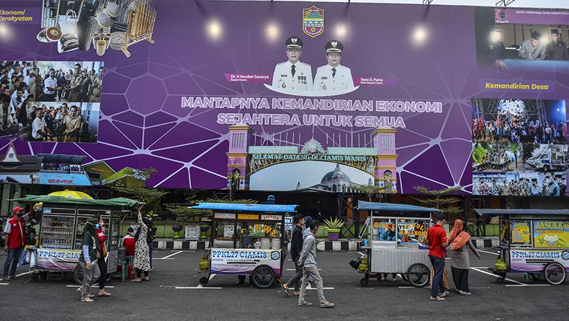 PKL Diperbolehkan Berjualan di Alun-Alun Ciamis - Bagian 1