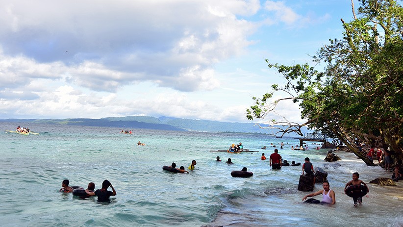 Pantai Liang Ramai Pengunjung, Pariwisata Maluku Mulai Pulih - Bagian 1