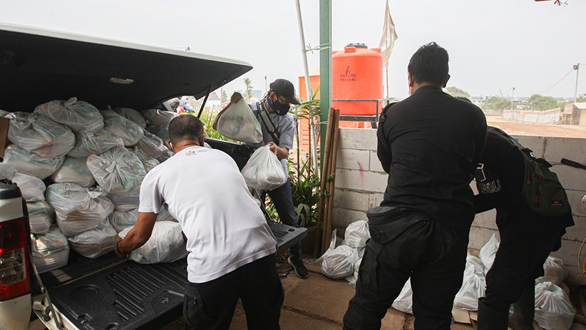MNC Peduli Salurkan Paket Sembako untuk Petugas Pemakaman Covid-19 di TPU Rorotan - Bagian 3