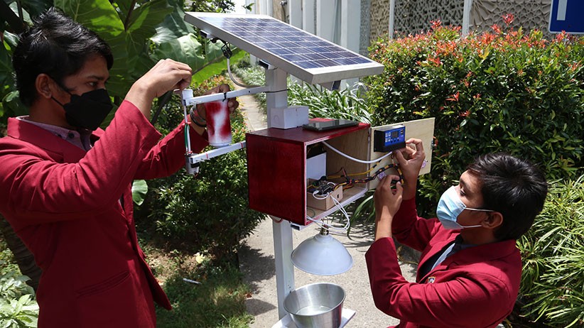 Mahasiswa UMSurabaya Ciptakan Alat Pengusir Hama Terkoneksi Smartphone - Bagian 2