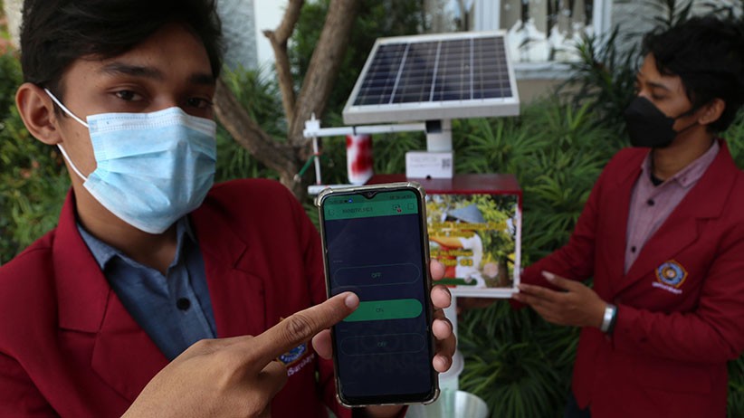 Mahasiswa UMSurabaya Ciptakan Alat Pengusir Hama Terkoneksi Smartphone - Bagian 4