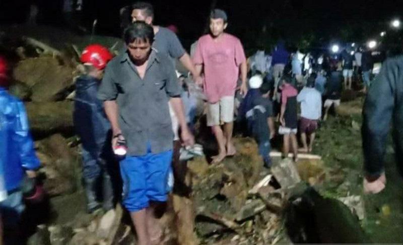 Alat Berat Dikerahkan Atasi Rumah Warga Tertutup Material Banjir Bandang di Sigi