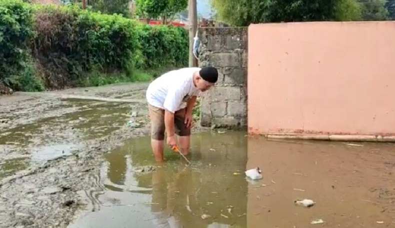 Akibat Saluran Air Tersumbat, Kampung Sukahaji Bandung Barat Banjir Kotoran Sapi