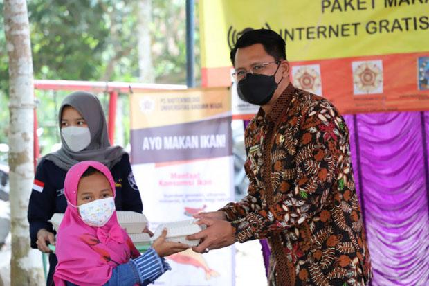 title Lewat Program Peduli Kampung, Fakultas Pertanian UGM Bantu Alat Pencacah Ikan Lewat Program Peduli Kampung, Fakultas Pertanian UGM Bantu Alat Pencacah Ikan