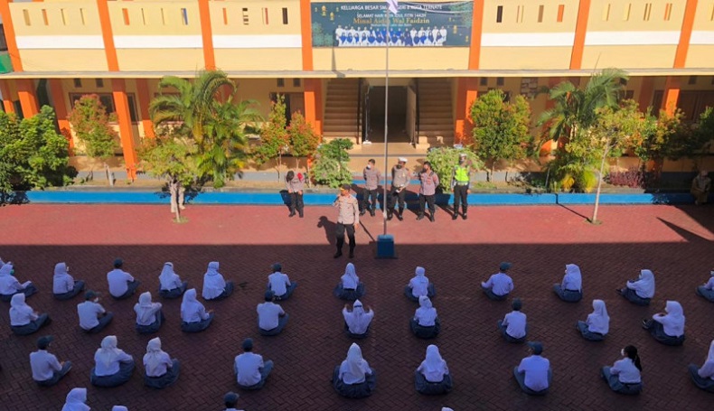 Wakapolda Malut Datangi Sekolah, Sosialisasi Vaksinasi Covid-19 untuk Pelajar