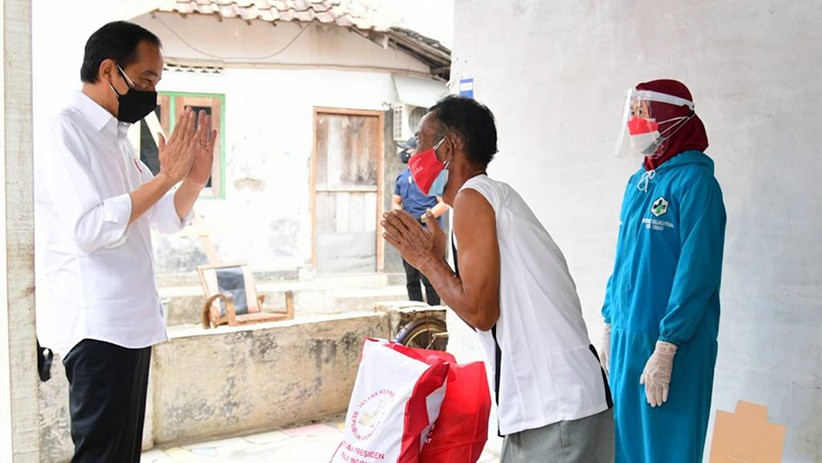 Presiden Jokowi dan Kepala BIN Tinjau Vaksinasi Door to Door di Kuningan - Bagian 3