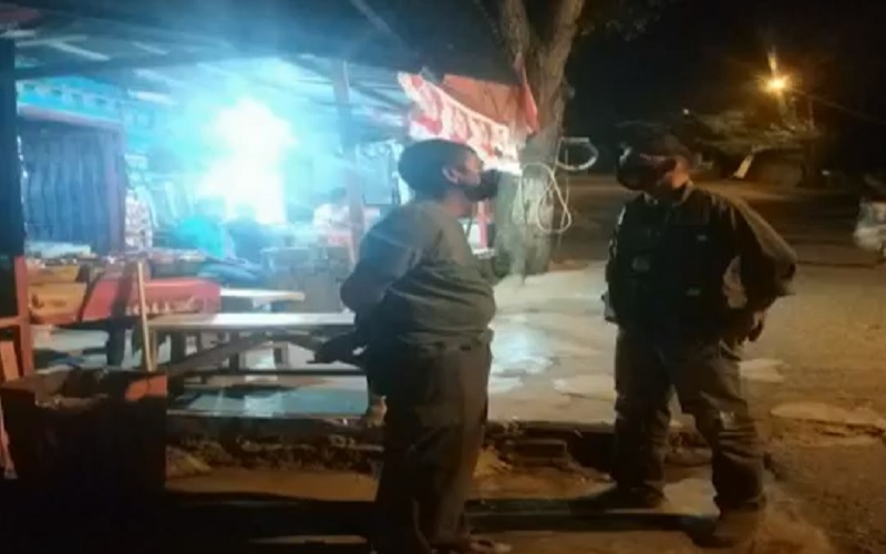 Dua Oknum Satpol PP Dipecat karena Pungli Pedagang saat PPKM