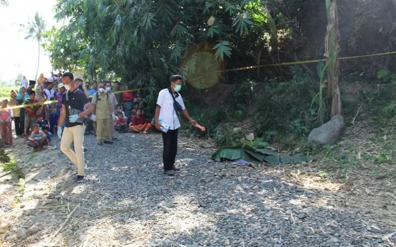 Geger Penemuan Mayat Bersimbah Darah dengan Leher Tersayat, Ada Parang di Lokasi Kejadian