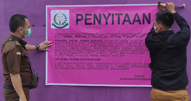 Terjerat Korupsi, Rumah Mantan Kepala BPRS Babel Disita      
