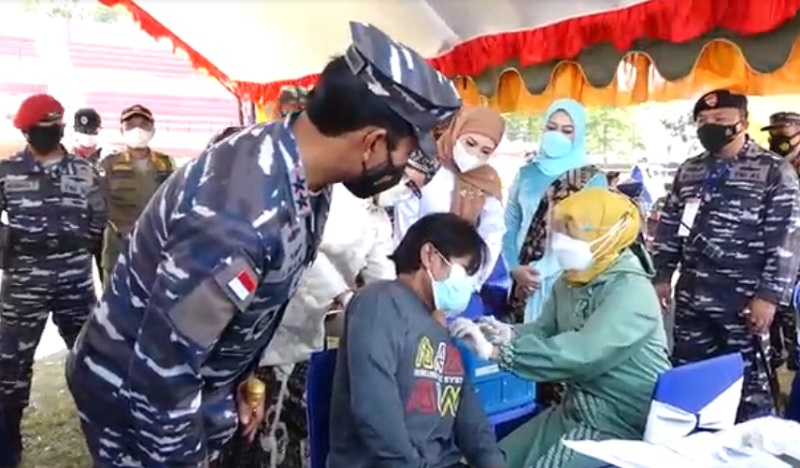 HUT ke-827 Trenggalek, Koarmada II Berikan 30.000 Dosis Vaksin Covid-19 untuk Warga