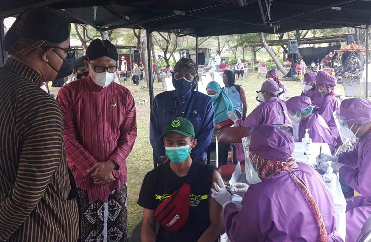 Dinas Pariwisata Gelar Vaksinasi Covid-19 di Pantai Glagah dengan Balutan Budaya